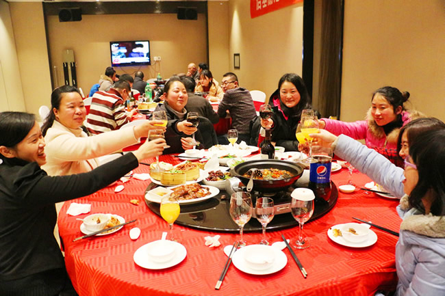 举杯共庆博悦佳年会